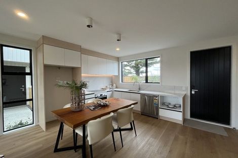 Photo of property in 27c Dawnhaven Drive, Te Atatu Peninsula, Auckland, 0610