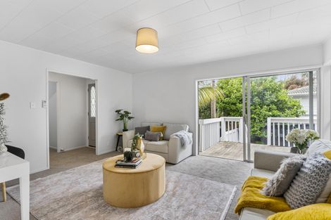 Photo of property in 32 Archmillen Avenue, Pakuranga Heights, Auckland, 2010