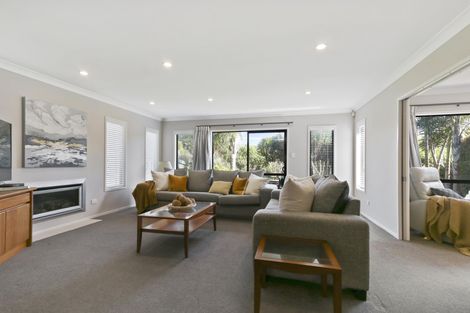 Photo of property in 21 Corsica Way, Karaka, Papakura, 2113