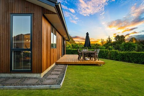 Photo of property in 13 Vogwill Road, Kumeu, 0810