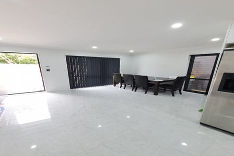 Photo of property in 425d Great South Road, Opaheke, 2113