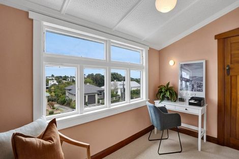Photo of property in 10 Mangorei Road, Strandon, New Plymouth, 4312