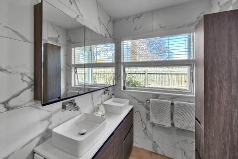 Photo of property in 6 The Oaks, Awapuni, Palmerston North, 4412