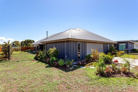 Photo of property in 30 Navigation Drive, Cooks Beach, Whitianga, 3591