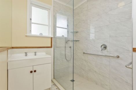 Photo of property in 10 Waione Avenue, Te Atatu Peninsula, Auckland, 0610