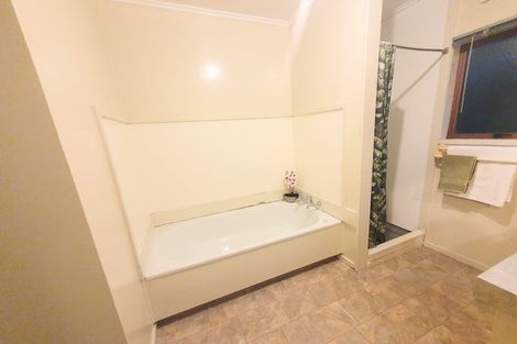 Photo of property in 2/12 Gradwell Place, Two Mile Bay, Taupo, 3330