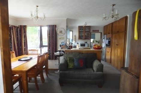 Photo of property in 11 Oakley Crescent, Hornby, Christchurch, 8042