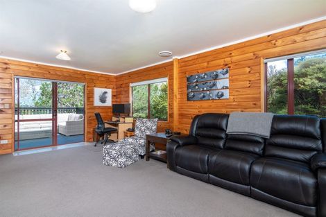 Photo of property in 43 Pinetone Road, Kumeu, 0892