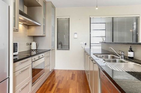 Photo of property in 2a/7 Frieston Road, Milford, Auckland, 0620