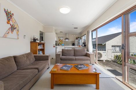 Photo of property in 11/29 James Street, Glenfield, Auckland, 0629