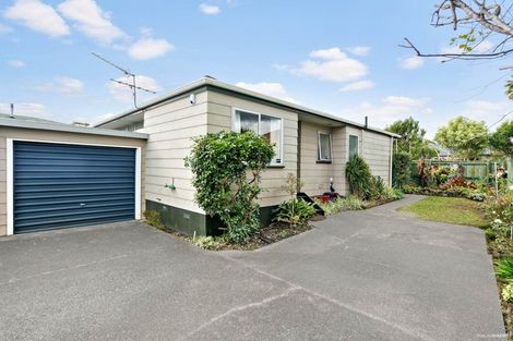 Photo of property in 2/44 Aviemore Drive, Highland Park, Auckland, 2010