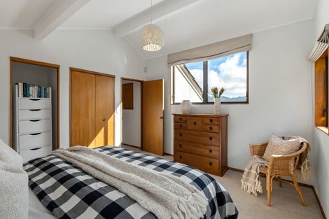 Photo of property in 15 Indira Place, Khandallah, Wellington, 6035