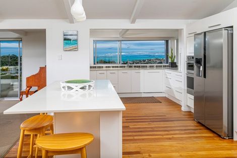 Photo of property in 25 Parr Terrace, Castor Bay, Auckland, 0620