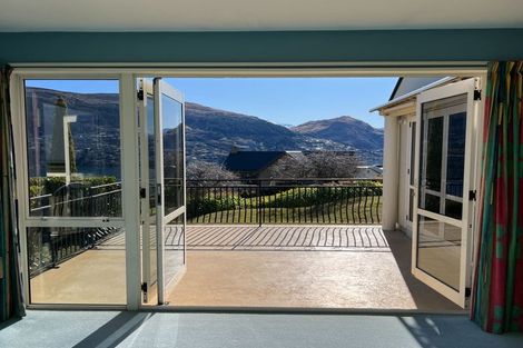 Photo of property in 2 Garland Terrace, Kelvin Heights, Queenstown, 9300