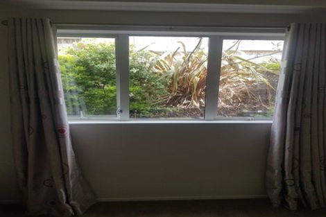 Photo of property in 44 Corricvale Way, Northcross, Auckland, 0630