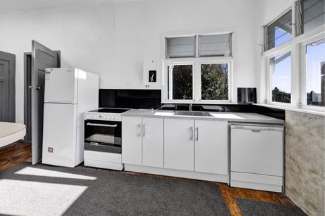 Photo of property in 98 Liardet Street, New Plymouth, 4310