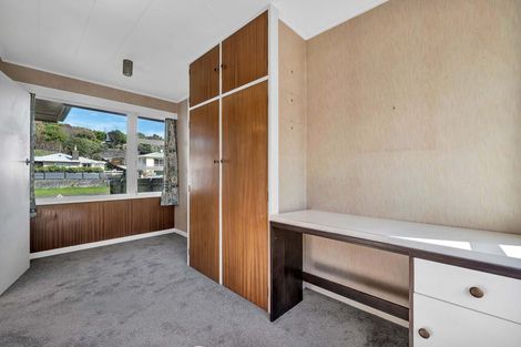 Photo of property in 71 Awanui Street, Merrilands, New Plymouth, 4312