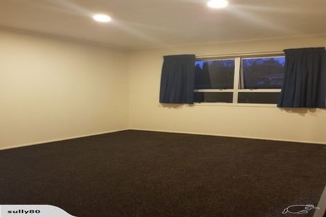 Photo of property in 8 Pukeroa Place, Papakura, 2110