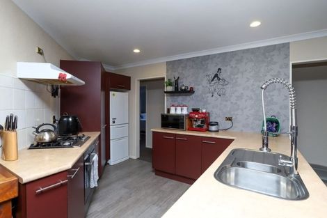 Photo of property in 9 Hollinger Place, Nawton, Hamilton, 3200