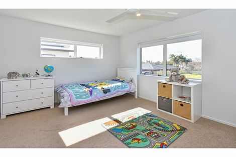 Photo of property in 7 Waituarua Drive, Takanini, 2112