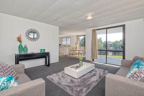 Photo of property in 47 Heathdale Crescent, Papakura, 2110