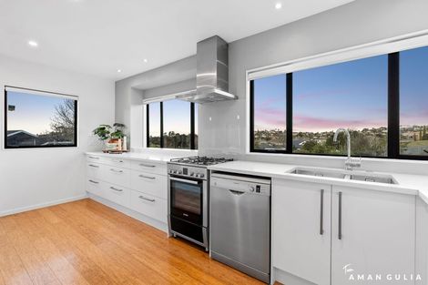Photo of property in 2/26 Unsworth Drive, Unsworth Heights, Auckland, 0632