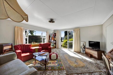 Photo of property in 32 Queens Road, Glen Avon, New Plymouth, 4312