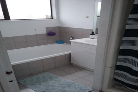 Photo of property in 1 Ebony Place, Massey, Auckland, 0614