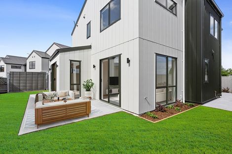 Photo of property in 15 Parkmore Drive, Rosehill, Papakura, 2113