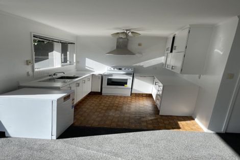 Photo of property in 6 Churton Drive, Churton Park, Wellington, 6037