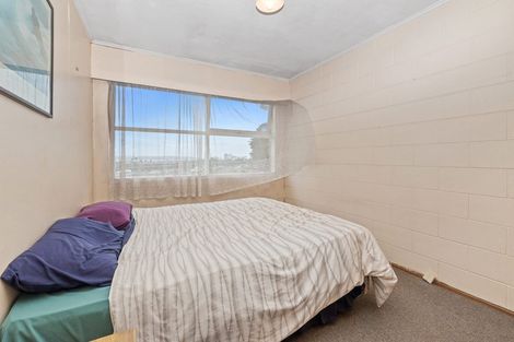 Photo of property in 84a Royal View Road, Te Atatu South, Auckland, 0610