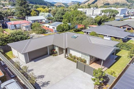 Photo of property in 29a Parata Street, Waikanae, 5036