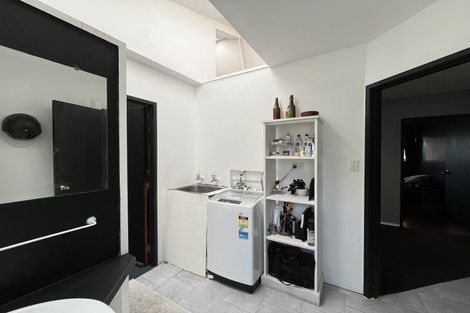 Photo of property in 32 Te Atatu Road, Te Atatu South, Auckland, 0610