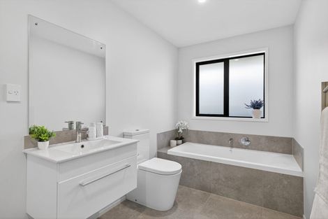 Photo of property in 2 Graeme Cooper Lane, Avonhead, Christchurch, 8042