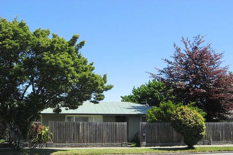 Photo of property in 105 Memorial Avenue, Burnside, Christchurch, 8053