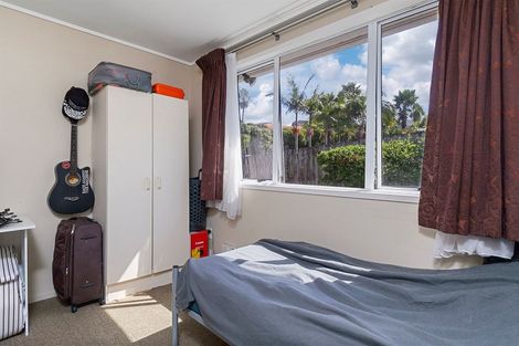 Photo of property in 8 John Dee Crescent, Red Beach, 0932