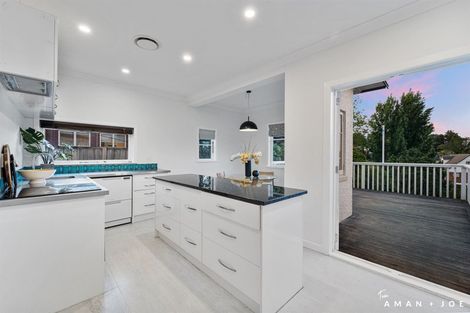 Photo of property in 12 Eastglen Road, Glen Eden, Auckland, 0602