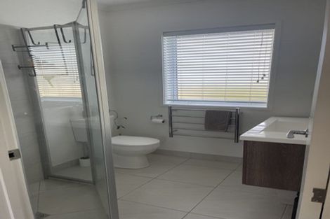 Photo of property in 16 Leebank Crescent, Riverhead, 0820