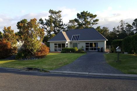 Photo of property in 3 Hobson Heights Road, Lucas Heights, Auckland, 0632