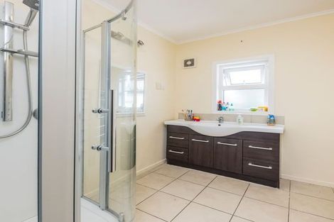 Photo of property in 2 Orakau Road, Mangere East, Auckland, 2024