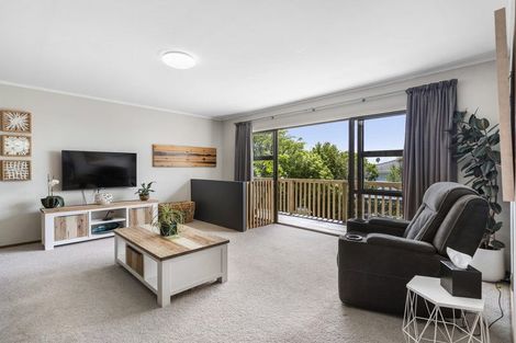 Photo of property in 5 Higham Ferrers Place, Red Beach, 0932