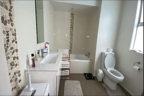 Photo of property in 1/43 Castor Bay Road, Castor Bay, Auckland, 0620