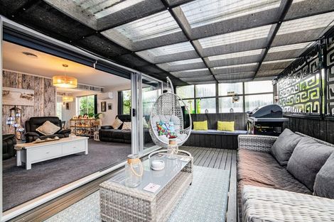 Photo of property in 51 Onedin Place, Titirangi, Auckland, 0604