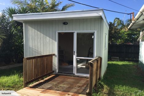 Photo of property in 9 Rewarewa Road, Te Atatu Peninsula, Auckland, 0610