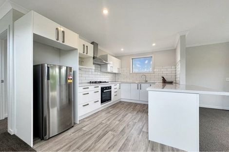 Photo of property in 16 Burgundy Drive, Martinborough, 5711