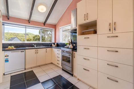 Photo of property in 6 Haast Close, Kelson, Lower Hutt, 5010