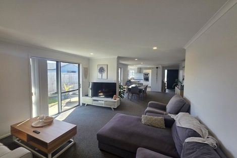 Photo of property in 28 Komata Crescent, Papamoa Beach, Papamoa, 3118