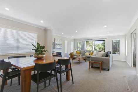 Photo of property in 21 Corsica Way, Karaka, Papakura, 2113