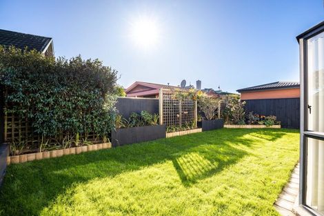 Photo of property in 1 Mangorei Road, Merrilands, New Plymouth, 4312