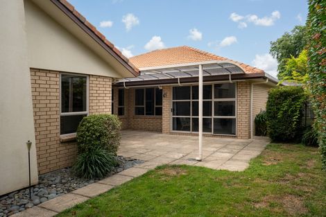 Photo of property in 1 Glenroy Place, Green Bay, Auckland, 0604